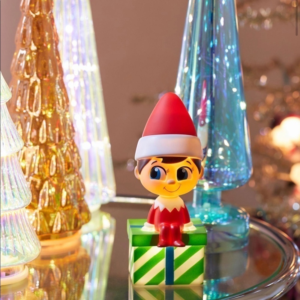 Smoko Boy Scout Elf Sitting On The Shelf Ambient Light